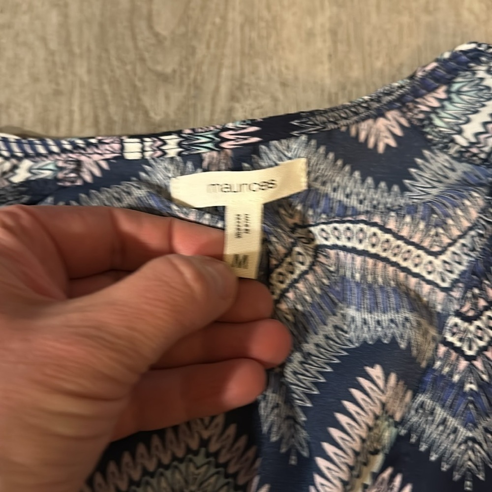 NWOT Maurice’s Chevron Patterned Women's Top - Blue and White size medium - Picture 3 of 3